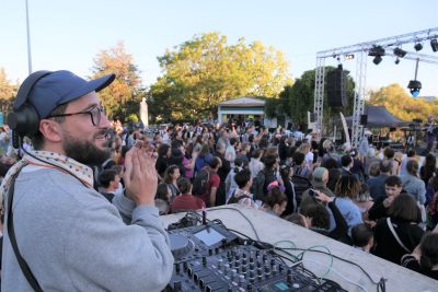 Agrandir l'image 2 sur 43, fenêtre modale